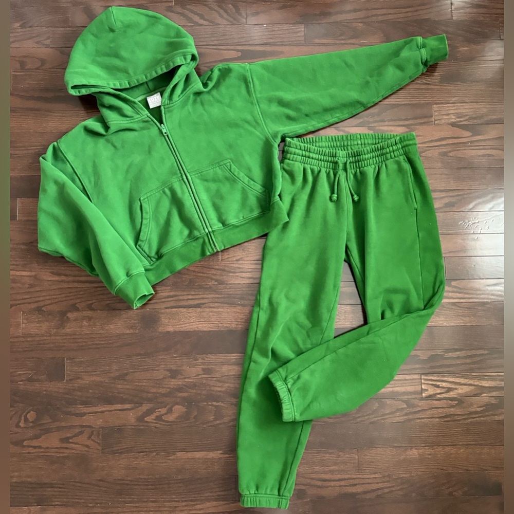 Aritzia TNA COZY Joggers and Zipper Hoodie Set